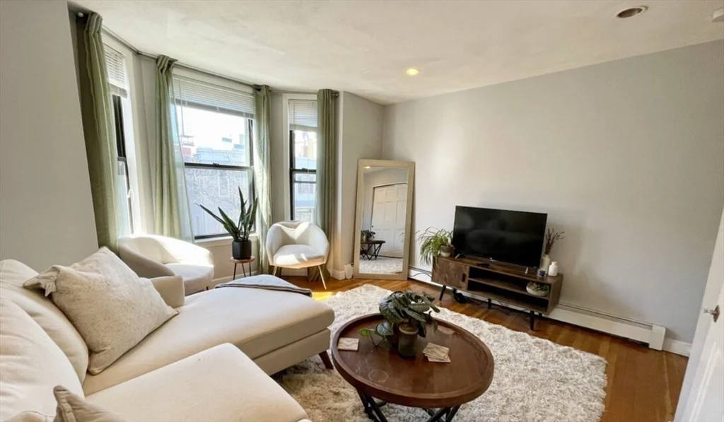 2 bed, 1 bath apartment for rent at 104 H St Unit 2, South Boston — photo 5 of 9