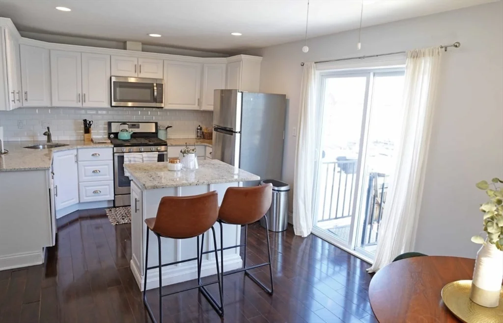 2 bed, 1 bath apartment for rent at 104 H St Unit 2, South Boston — photo 1 of 9