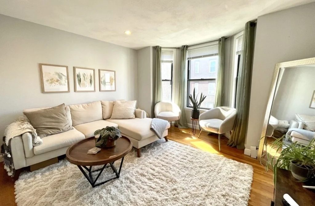2 bed, 1 bath apartment for rent at 104 H St Unit 2, South Boston — photo 4 of 9