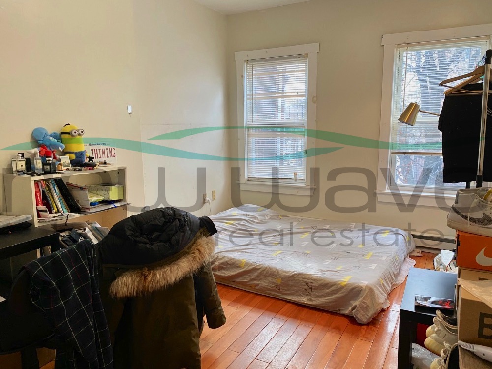 3 bed, 1 bath apartment for rent at 104 Hammond St Unit 2, South End — photo 2 of 6