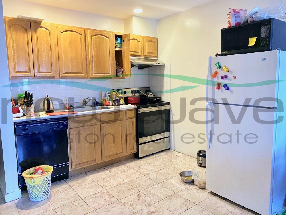 3 bed, 1 bath apartment for rent at 104 Hammond St Unit 2, South End — photo 4 of 6