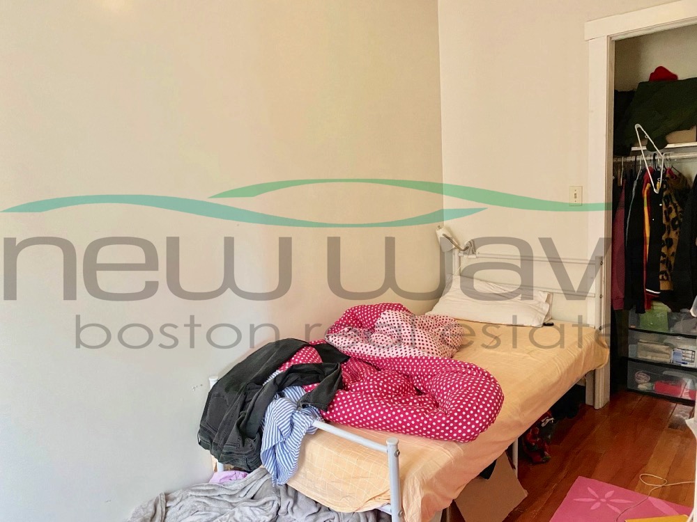 3 bed, 1 bath apartment for rent at 104 Hammond St Unit 2, South End — photo 3 of 6
