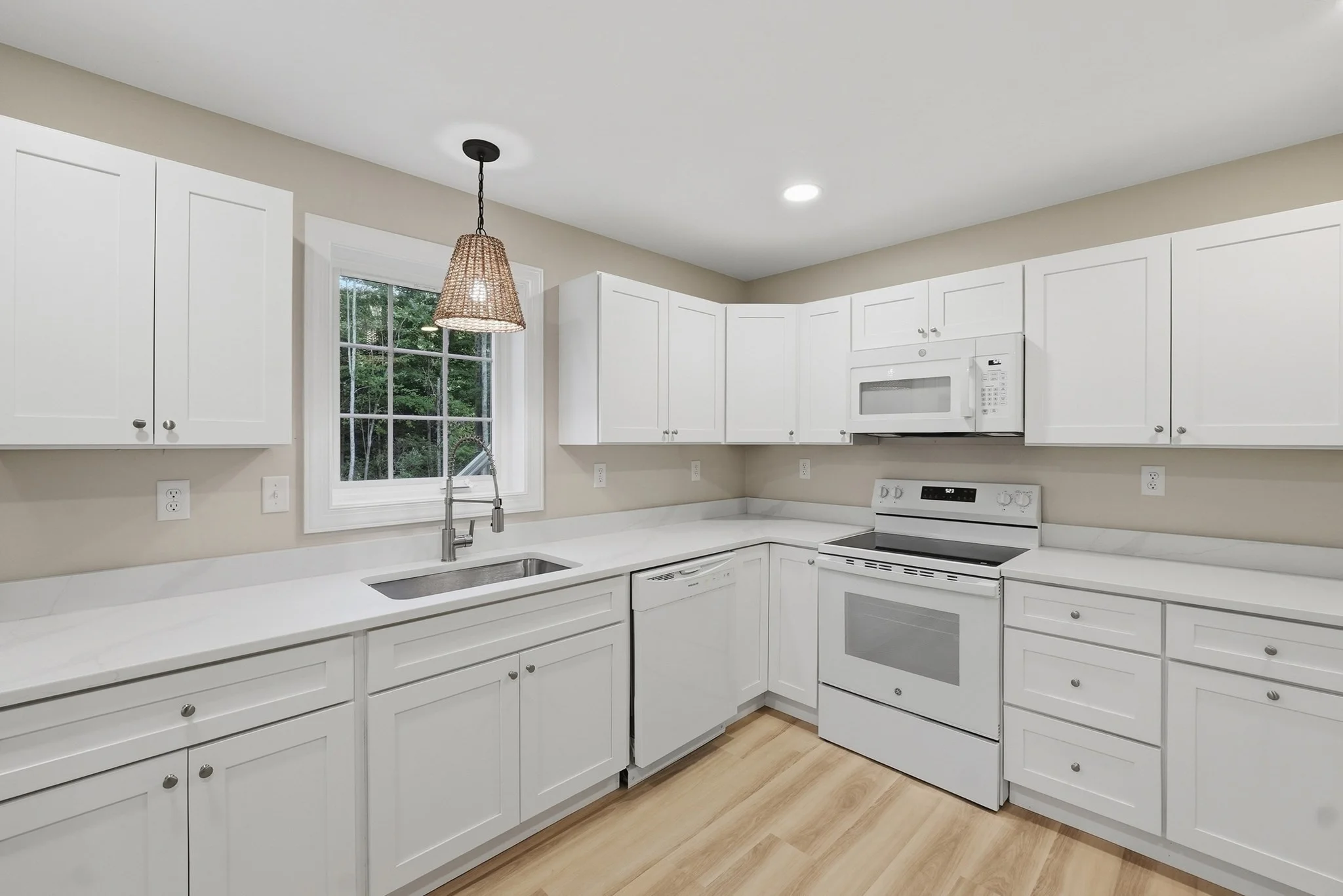2 bed, 1 bath apartment for rent at 104 Hilltop Dr Unit A, Southbridge — photo 2 of 26