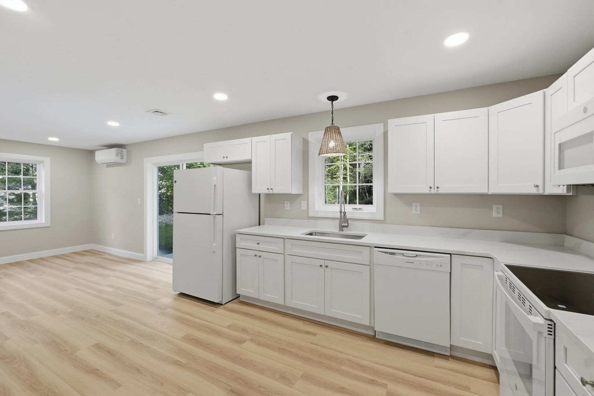 2 bed, 1 bath apartment for rent at 104 Hilltop Dr Unit A, Southbridge — photo 4 of 26