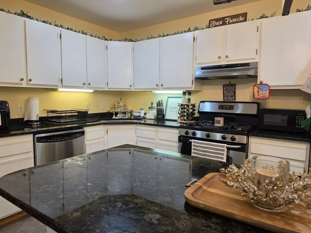 2 bed, 1 bath apartment for rent at 104 Johnson Rd Unit 406, Chicopee — photo 4 of 30