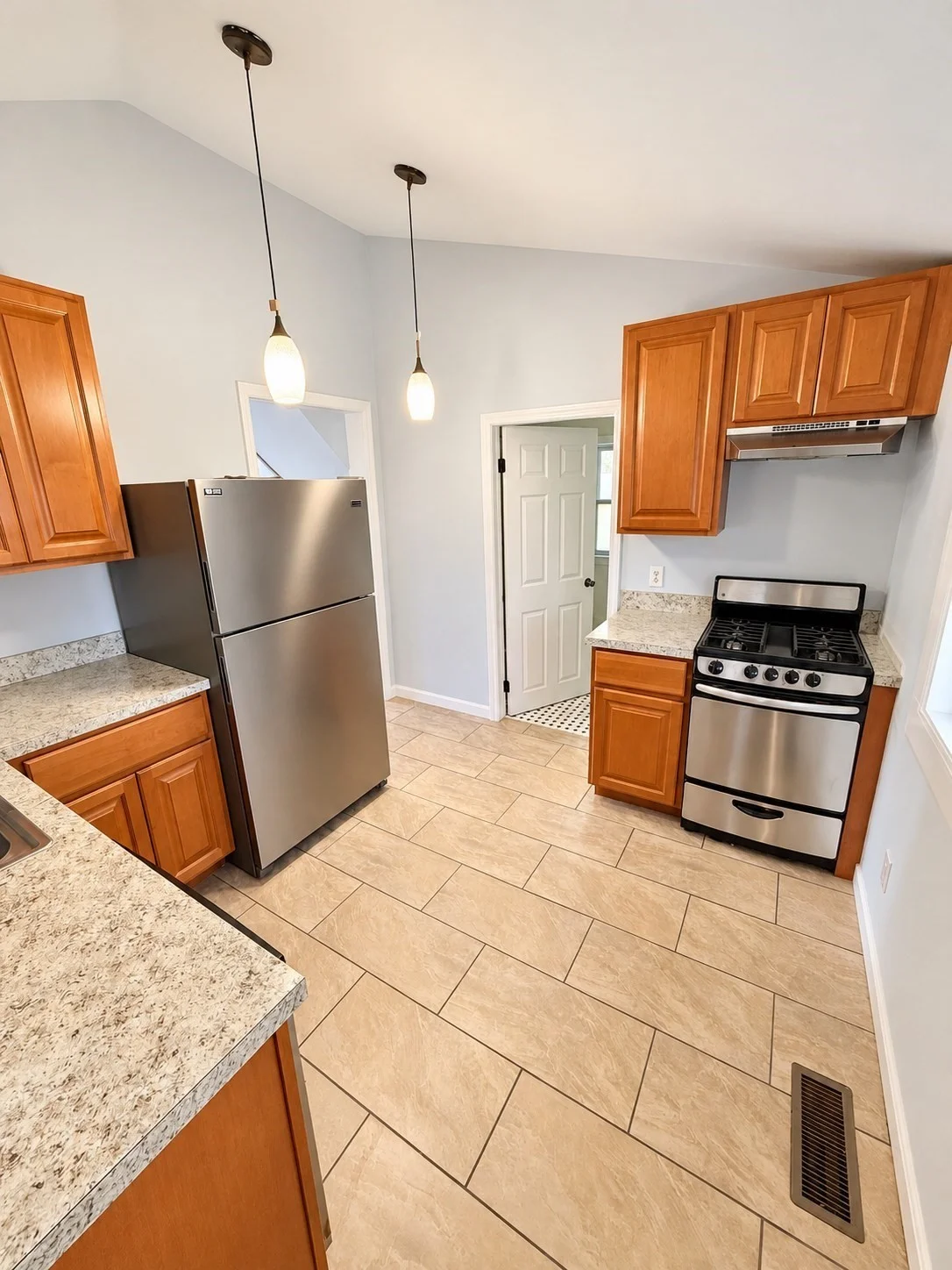 1 bed, 1 bath apartment for rent at 104 Lake Ave Unit 104, Framingham — photo 4 of 13