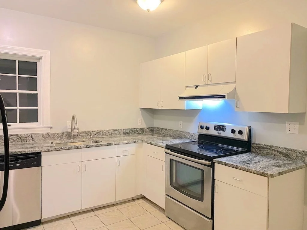 4 bed, 2 bath apartment for rent at 104 Lincoln St, Needham Junction — photo 6 of 19
