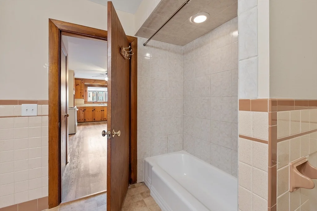 2 bed, 1 bath apartment for rent at 104 N Main St Unit 2F, Mansfield — photo 11 of 12