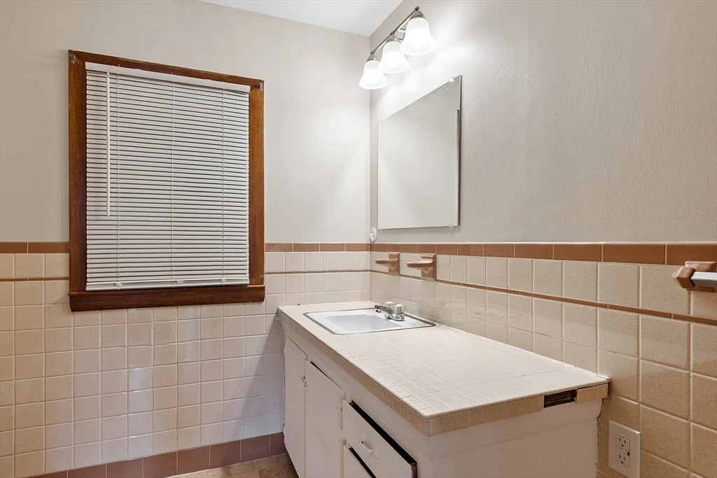 2 bed, 1 bath apartment for rent at 104 N Main St Unit 2F, Mansfield — photo 10 of 12