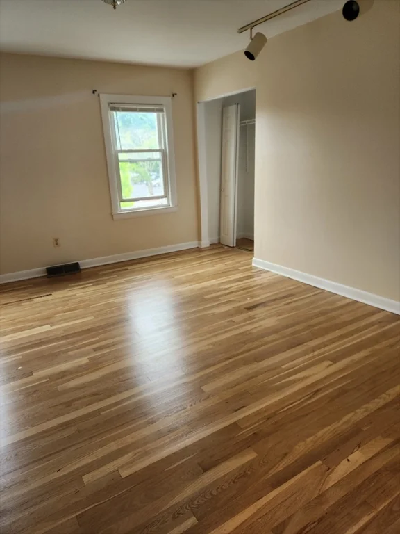 1 bed, 1 bath apartment for rent at 104 N Main St Unit 2R, Mansfield — photo 3 of 9