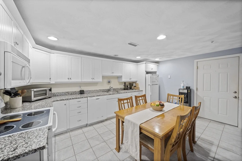 2 bed, 1 bath apartment for rent at 104 Norton Ave Unit 12, Easton — photo 4 of 15