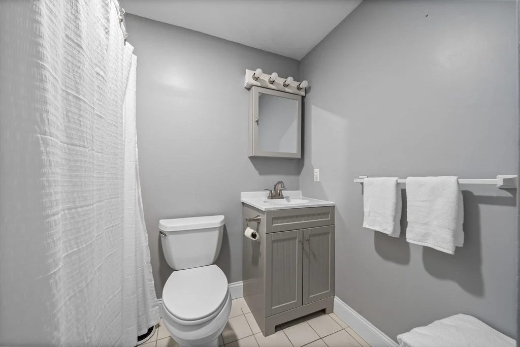 2 bed, 1 bath apartment for rent at 104 Norton Ave Unit 12, Easton — photo 13 of 15