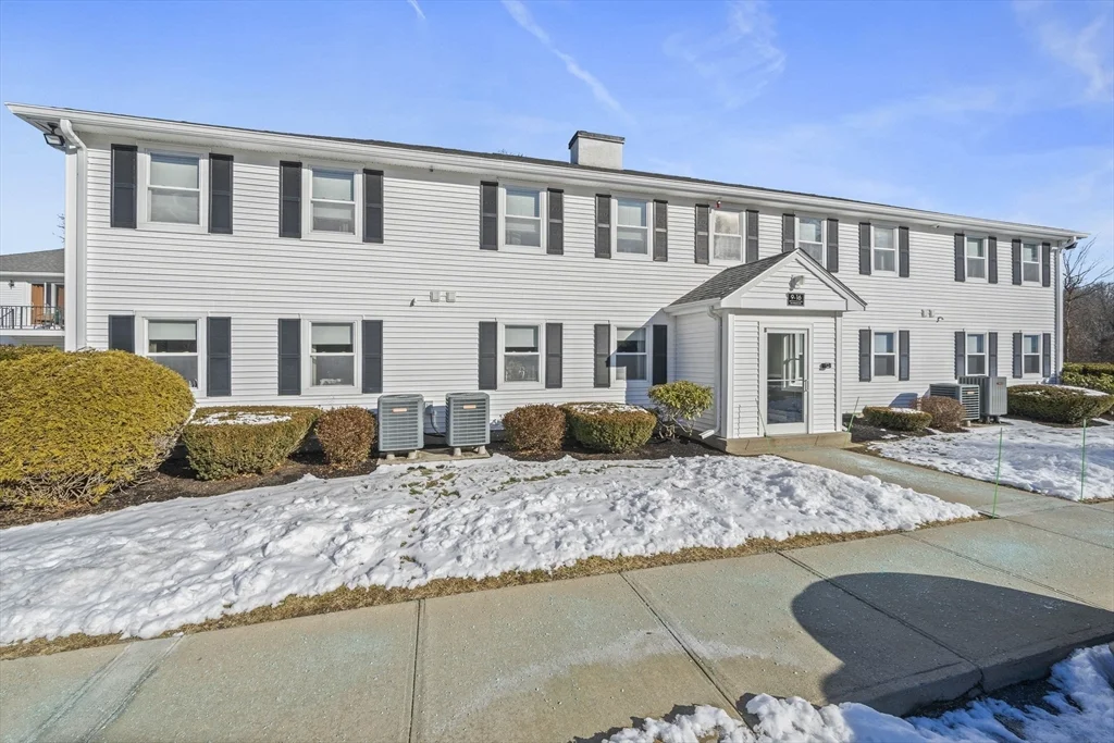 2 bed, 1 bath apartment for rent at 104 Norton Ave Unit 12, Easton — photo 1 of 15