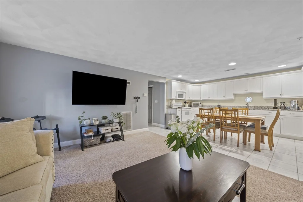 2 bed, 1 bath apartment for rent at 104 Norton Ave Unit 12, Easton — photo 8 of 15