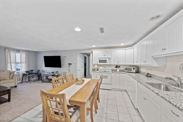 2 bed, 1 bath apartment for rent at 104 Norton Ave Unit 22, Easton — photo 3 of 4