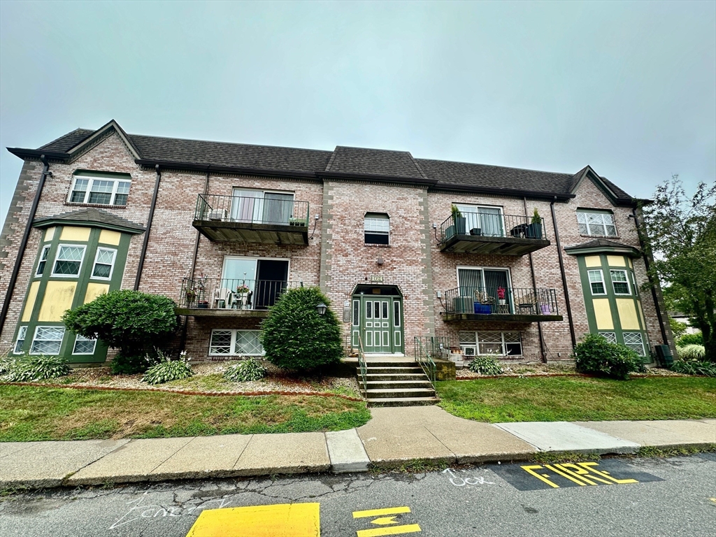 2 bed, 1 bath apartment for rent at 104 Oak St Unit 10, Brockton — photo 1 of 8