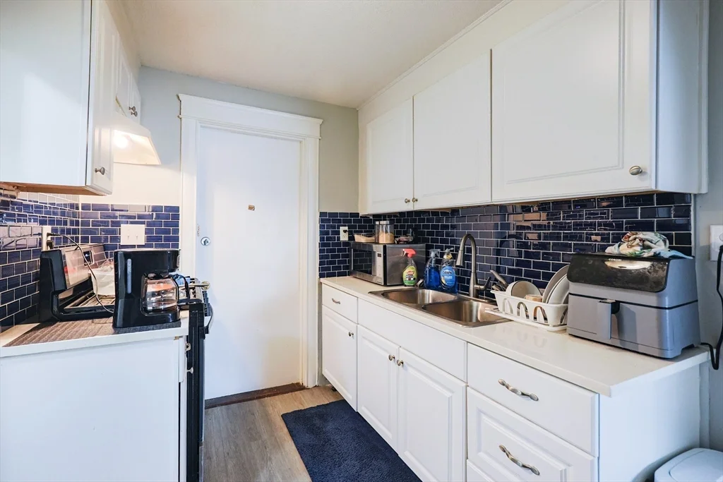 1 bed, 1 bath apartment for rent at 104 Oak St Unit 1N, Fall River — photo 3 of 9