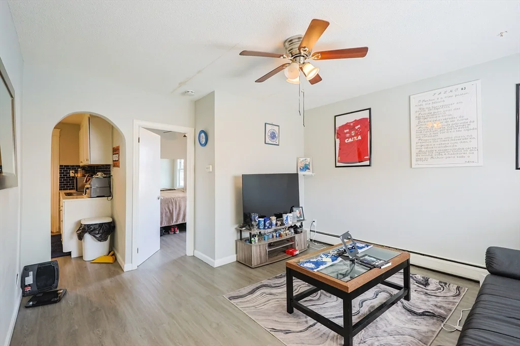 1 bed, 1 bath apartment for rent at 104 Oak St Unit 1N, Fall River — photo 1 of 9
