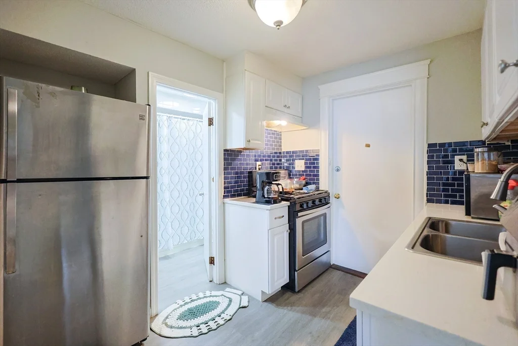 1 bed, 1 bath apartment for rent at 104 Oak St Unit 1N, Fall River — photo 4 of 9