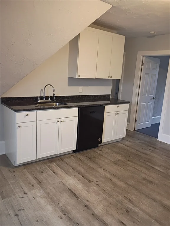 3 bed, 1 bath apartment for rent at 104 Park St Unit 3, Attleboro — photo 4 of 15