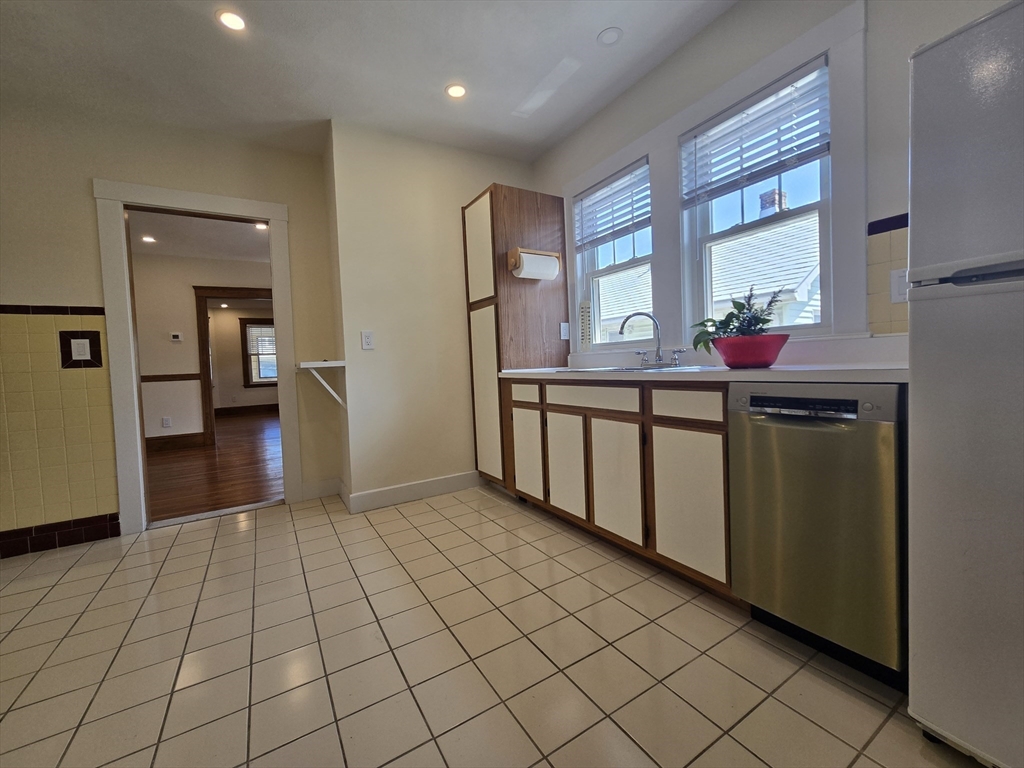 2 bed, 1 bath apartment for rent at 104 Parsons St Unit 2, Oak Square — photo 6 of 20