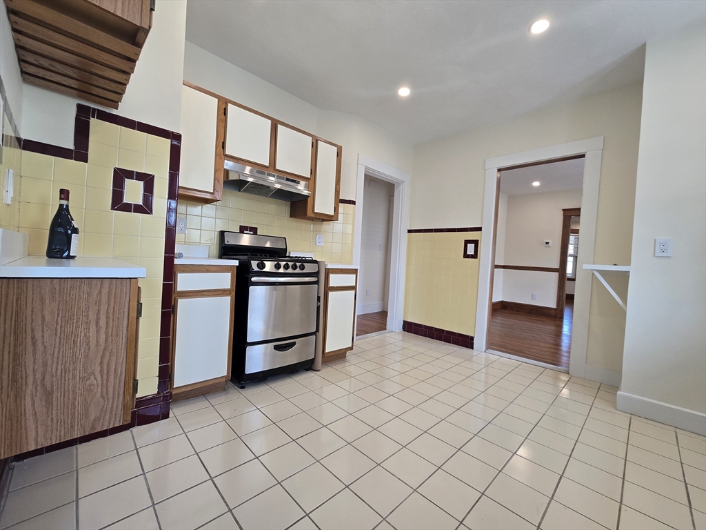 2 bed, 1 bath apartment for rent at 104 Parsons St Unit 2, Oak Square — photo 4 of 20
