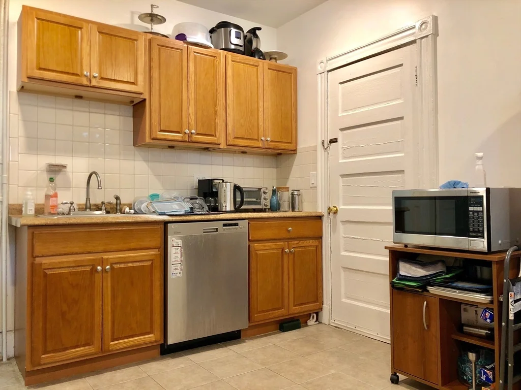 2 bed, 1 bath apartment for rent at 104 Pine St Unit 1, Central Square — photo 3 of 12
