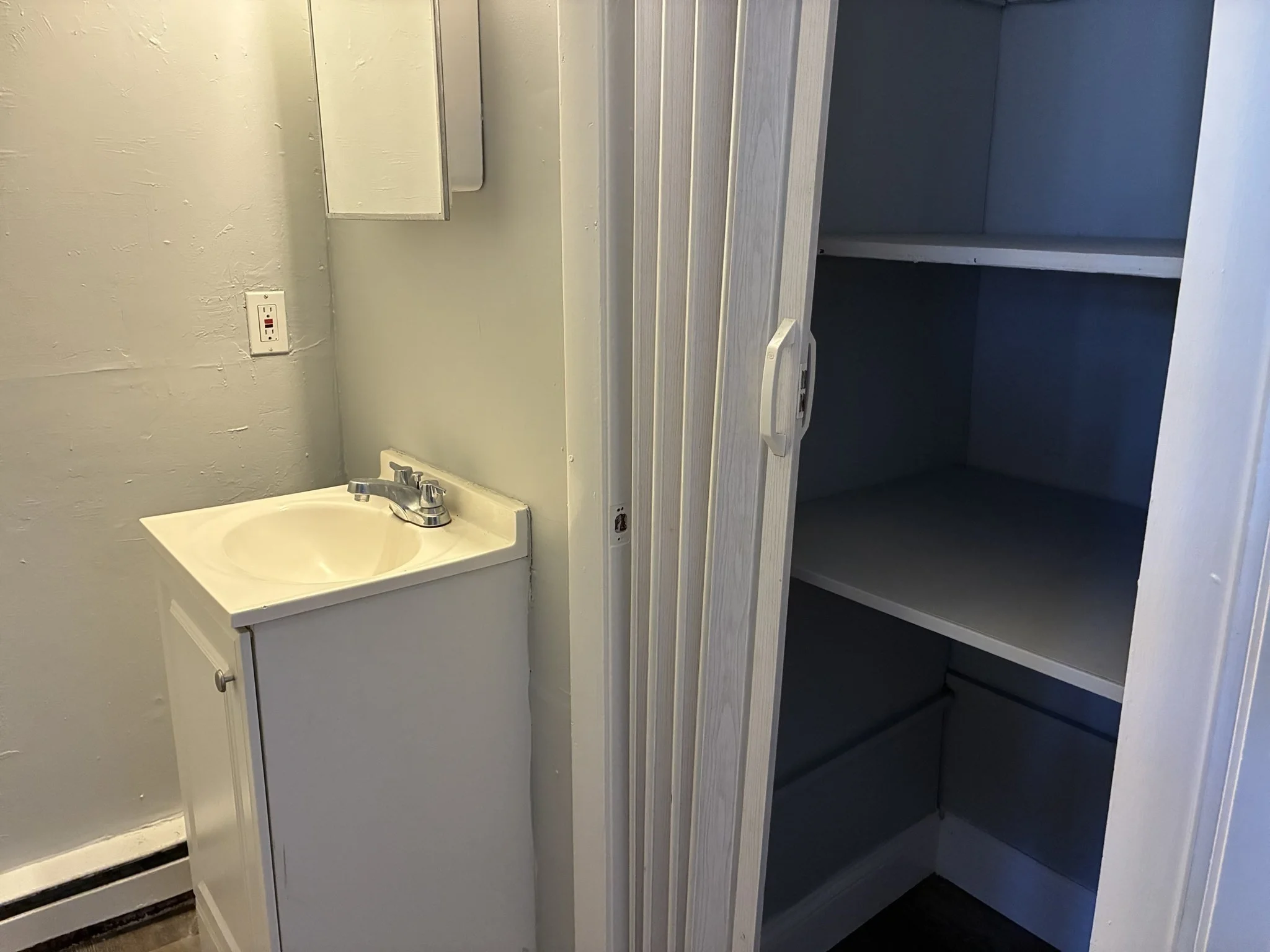 2 bed, 1 bath apartment for rent at 104 Pleasnt Sreet Unit 1, Gloucester — photo 4 of 10