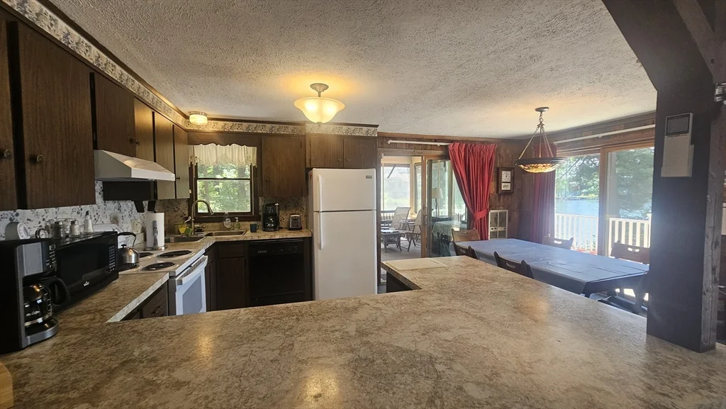 4 bed, 2 bath apartment for rent at 104 Prouty Ln, East Brookfield — photo 19 of 28