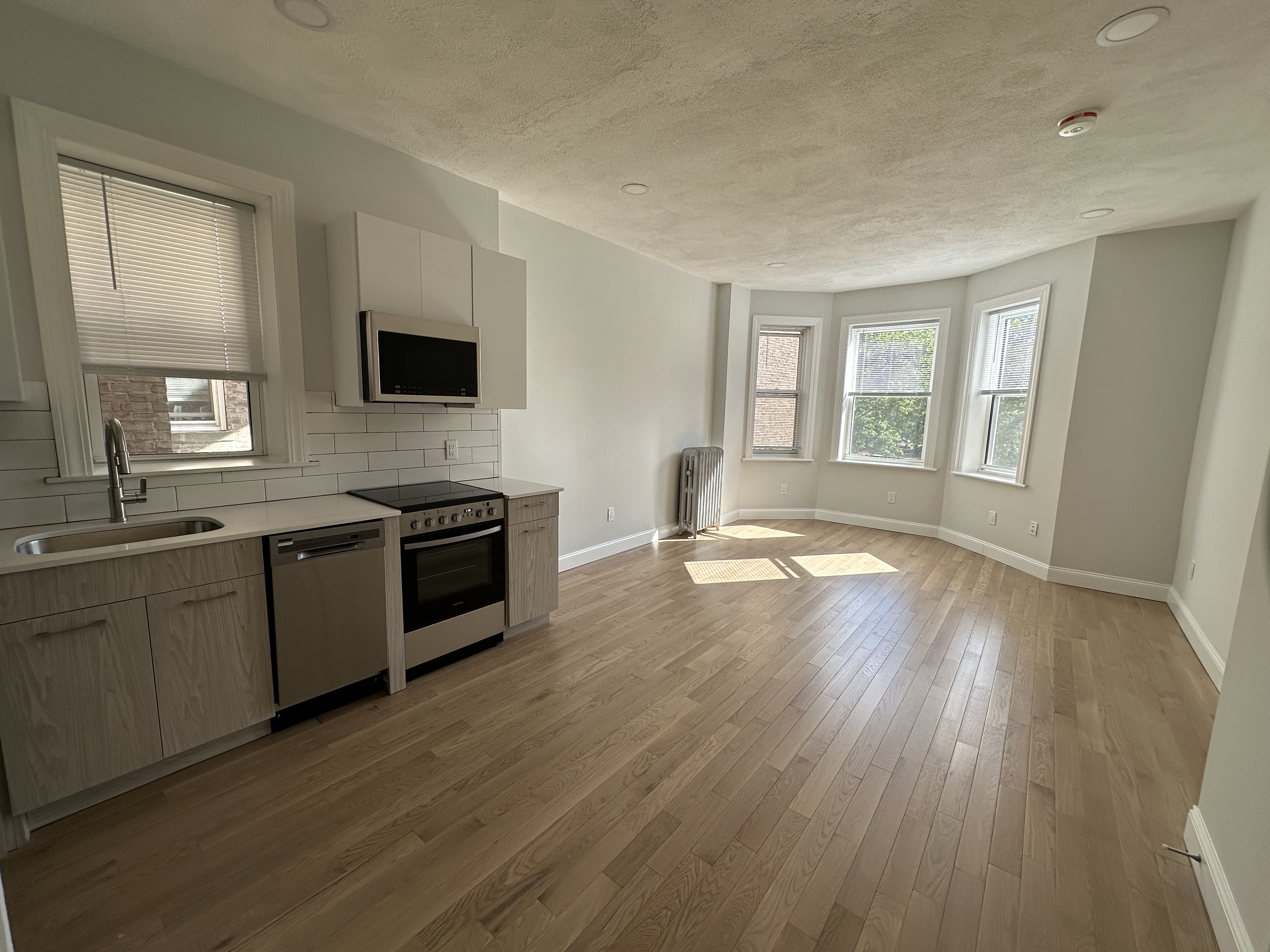 Studio bed, 1 bath apartment for rent at 104 Queensberry St Unit 7, Fenway — photo 5 of 12