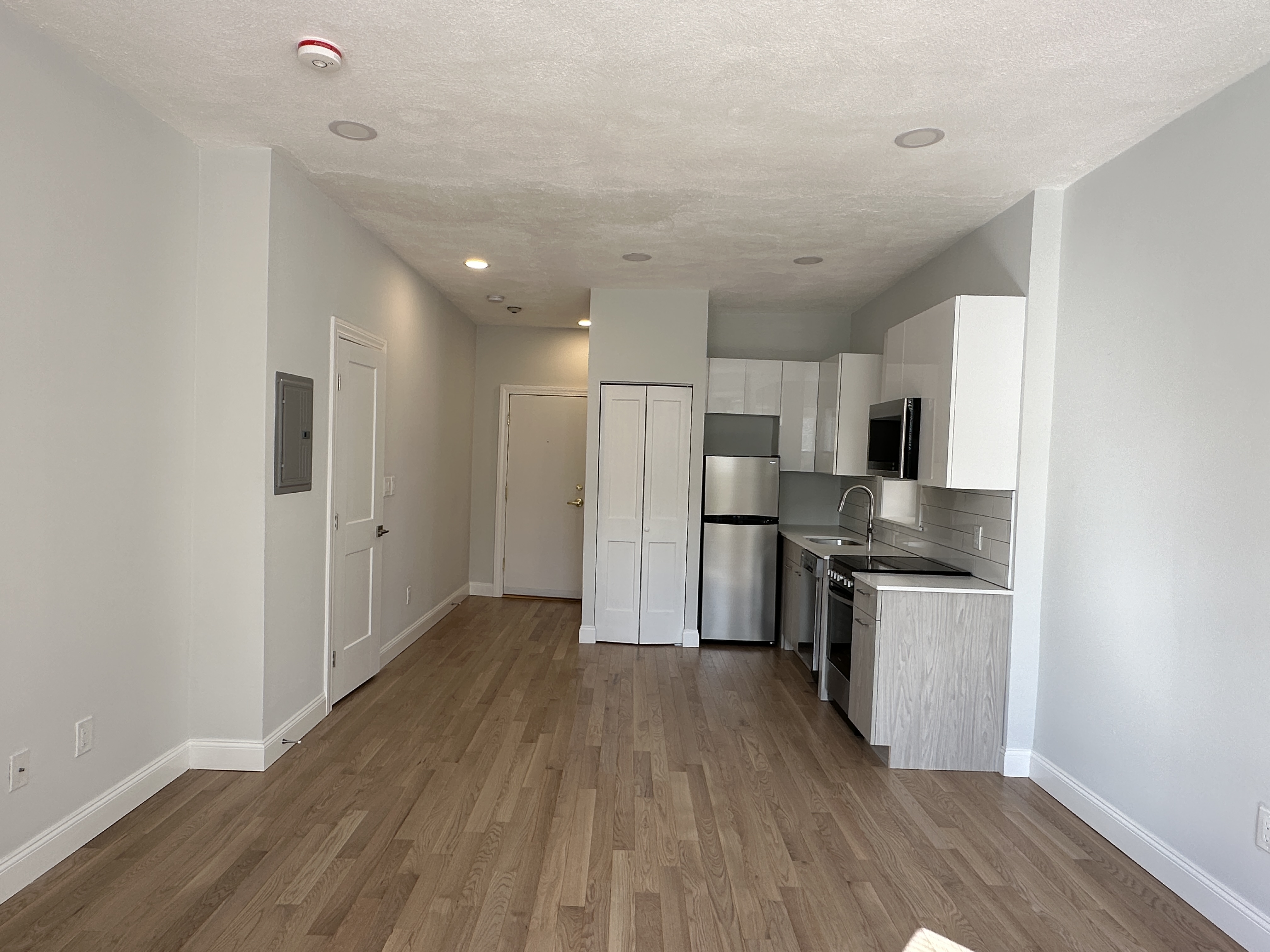 Studio bed, 1 bath apartment for rent at 104 Queensberry St Unit 7, Fenway — photo 7 of 12