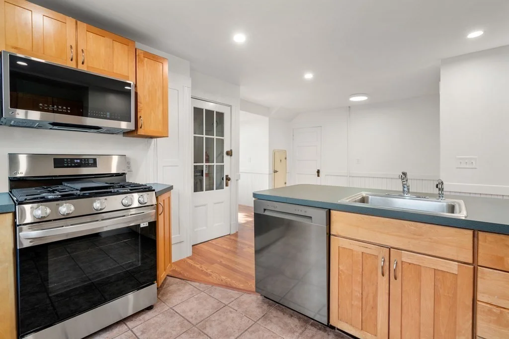 2 bed, 1 bath apartment for rent at 104 Rockview St Unit 3, Jamaica Plain — photo 3 of 12