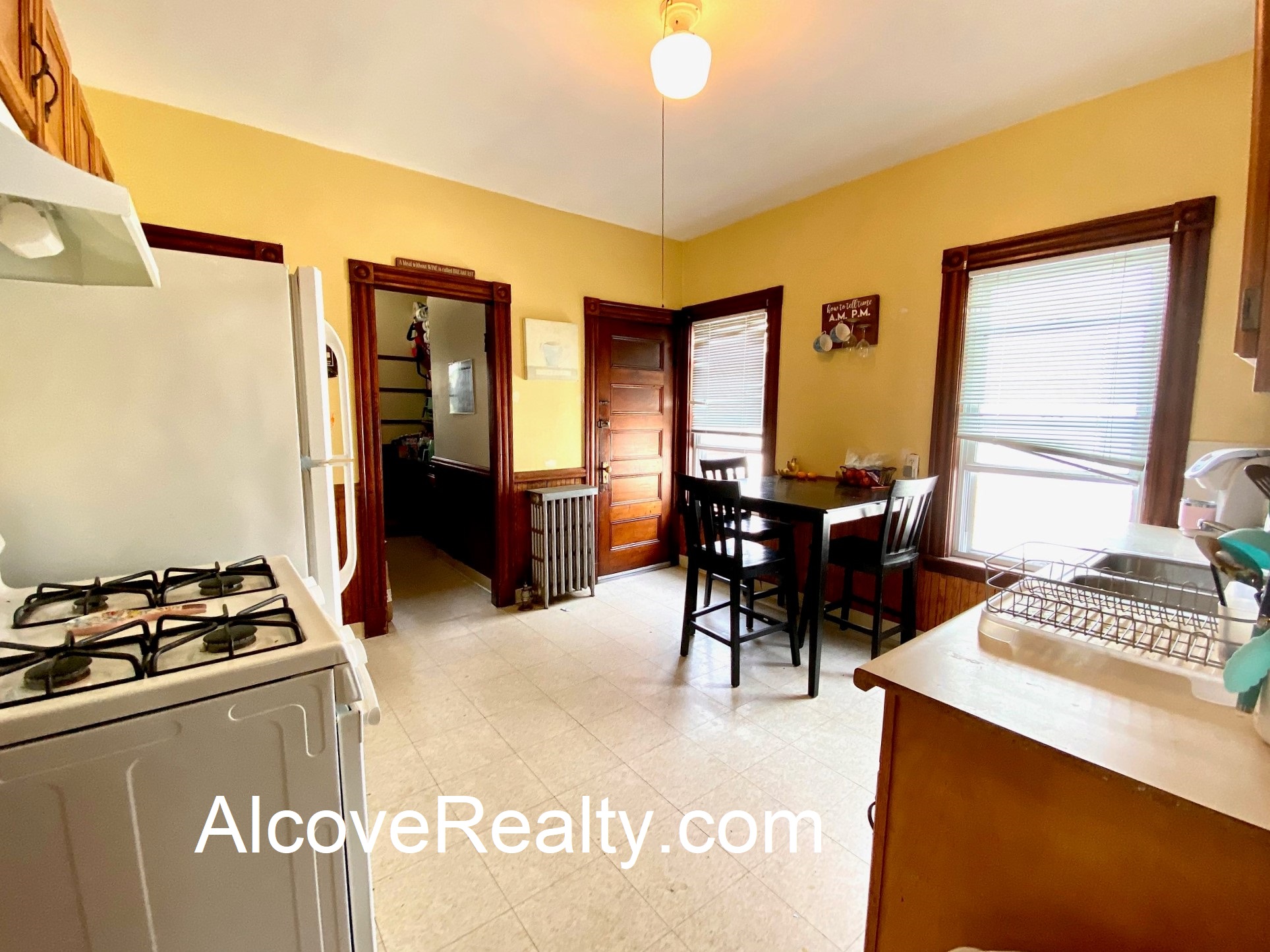 3 bed, 2 bath apartment for rent at 104 Rogers Ave Unit 2, Powder House Square — photo 4 of 23