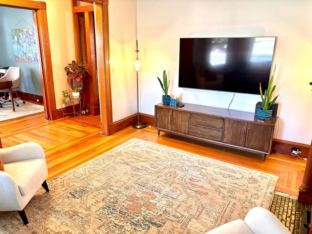 2 bed, 1 bath apartment for rent at 104 Saint James Ave Unit 1, Holyoke — photo 7 of 8