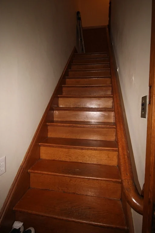 3 bed, 1 bath apartment for rent at 104 Saint James Ave Unit 2, Holyoke — photo 6 of 14