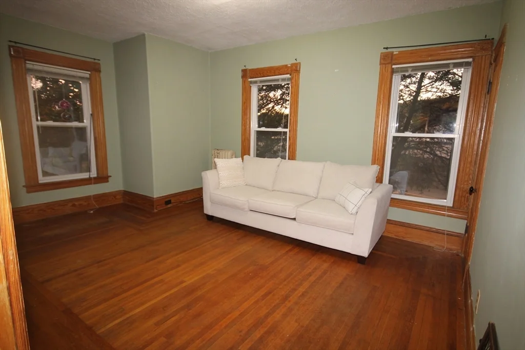 3 bed, 1 bath apartment for rent at 104 Saint James Ave Unit 2, Holyoke — photo 9 of 14