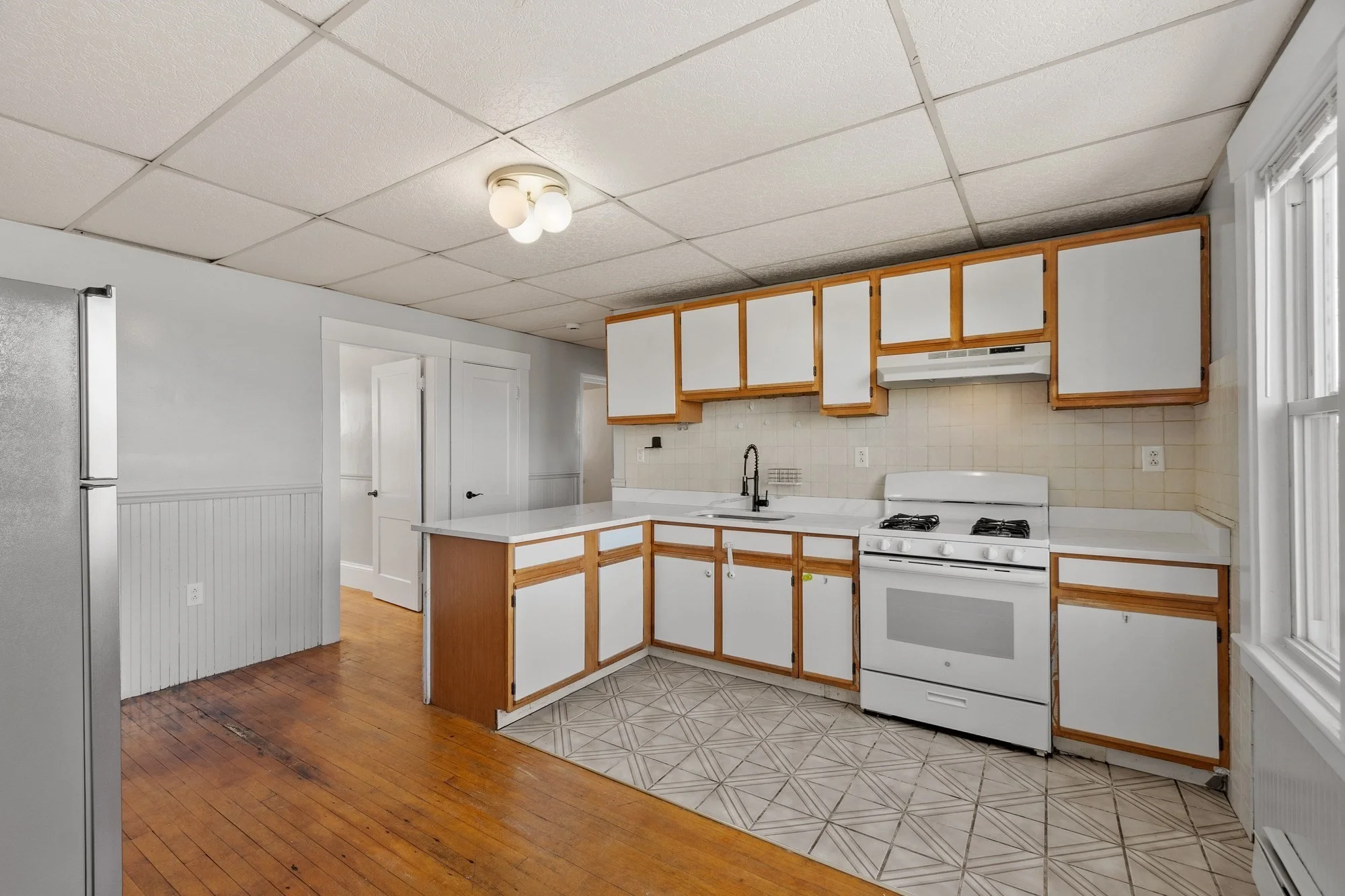 3 bed, 1 bath apartment for rent at 104 School St Unit 2, Lowell — photo 13 of 29