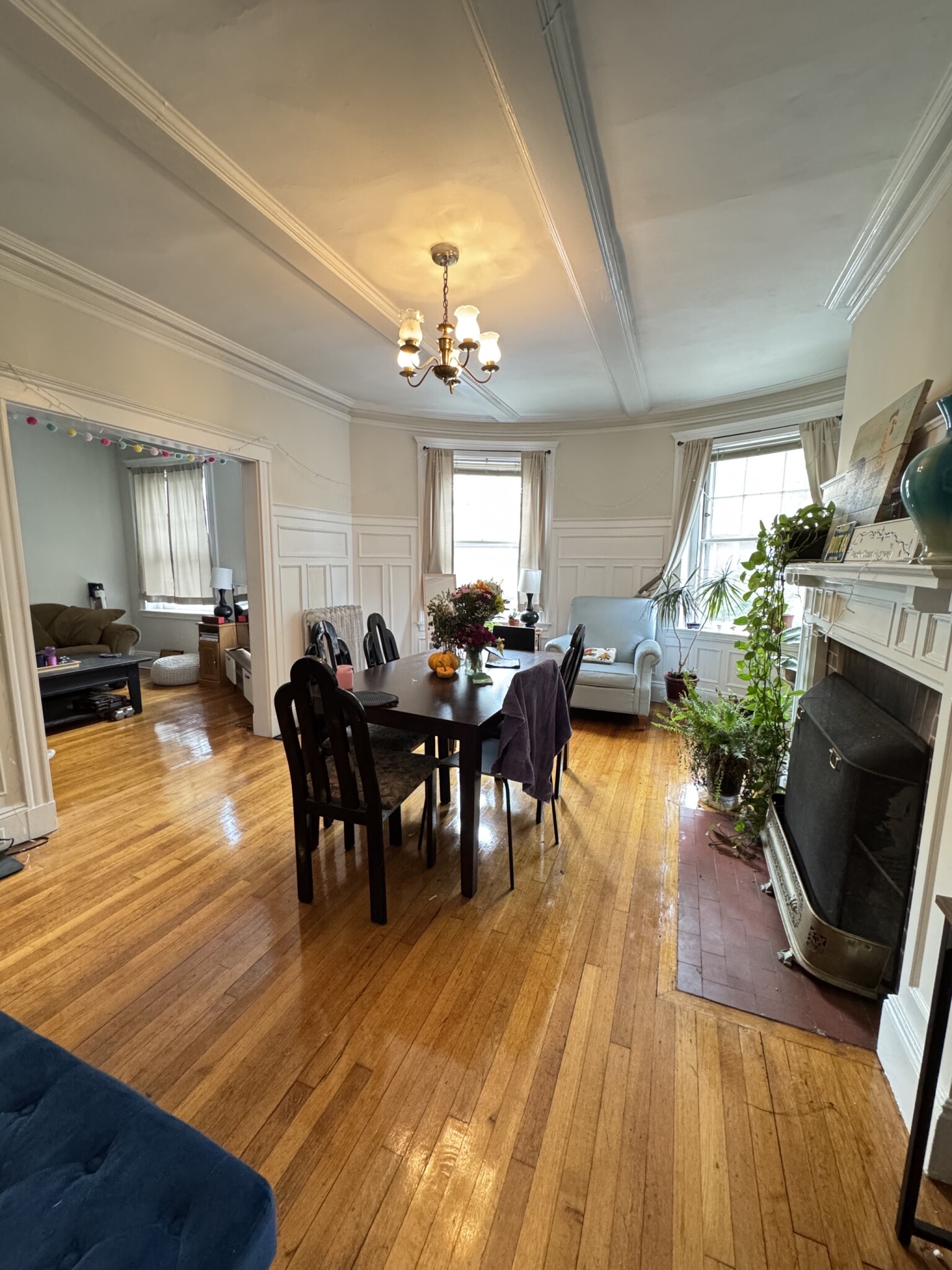 3 bed, 1 bath apartment for rent at 104 Strathmore Rd Unit 1, Brighton — photo 5 of 9