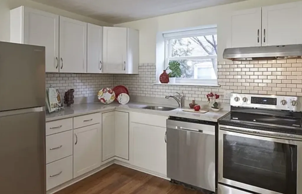 2 bed, 1 bath apartment for rent at 104 Trowbridge St Unit 4, Mid Cambridge — photo 3 of 7