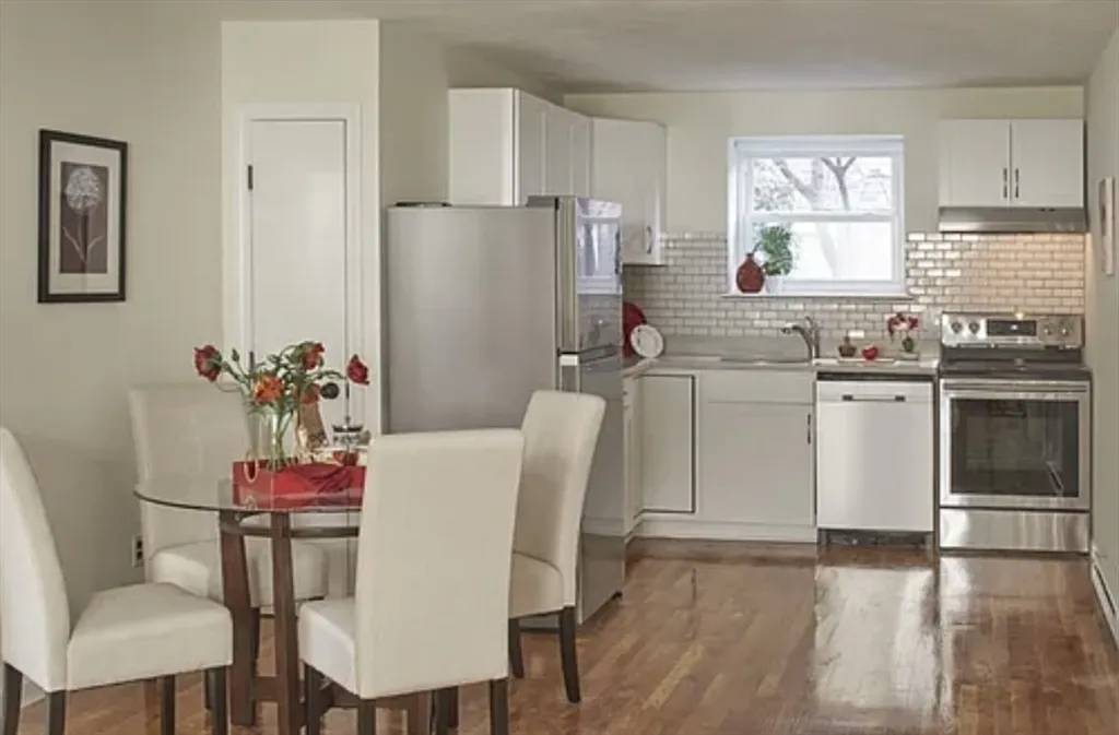 2 bed, 1 bath apartment for rent at 104 Trowbridge St Unit 4, Mid Cambridge — photo 2 of 7