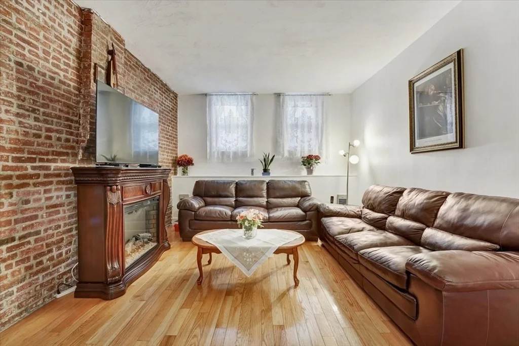 1 bed, 1 bath apartment for rent at 104 Union Park St Unit 1, South End