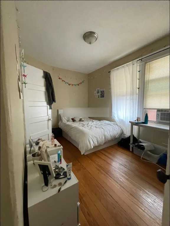 4 bed, 1 bath apartment for rent at 104 Adams St Unit 2, West Somerville — photo 5 of 8