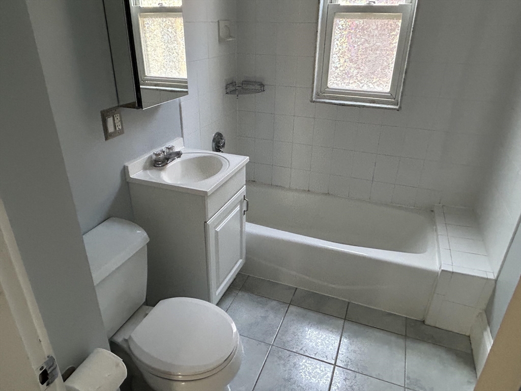 3 bed, 1 bath apartment for rent at 104 West Quincy St Unit 1, West Somerville — photo 5 of 12