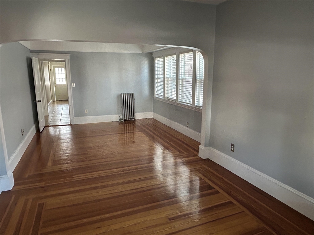 3 bed, 1 bath apartment for rent at 104 West Quincy St Unit 1, West Somerville — photo 4 of 12