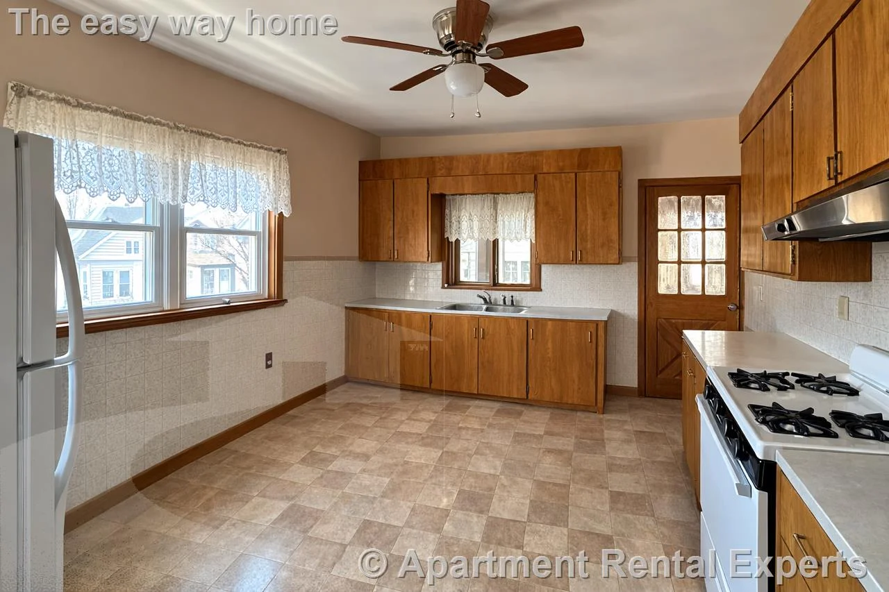 3 bed, 2 bath apartment for rent at 1040 Broadway Unit 2, Davis Square — photo 1 of 15