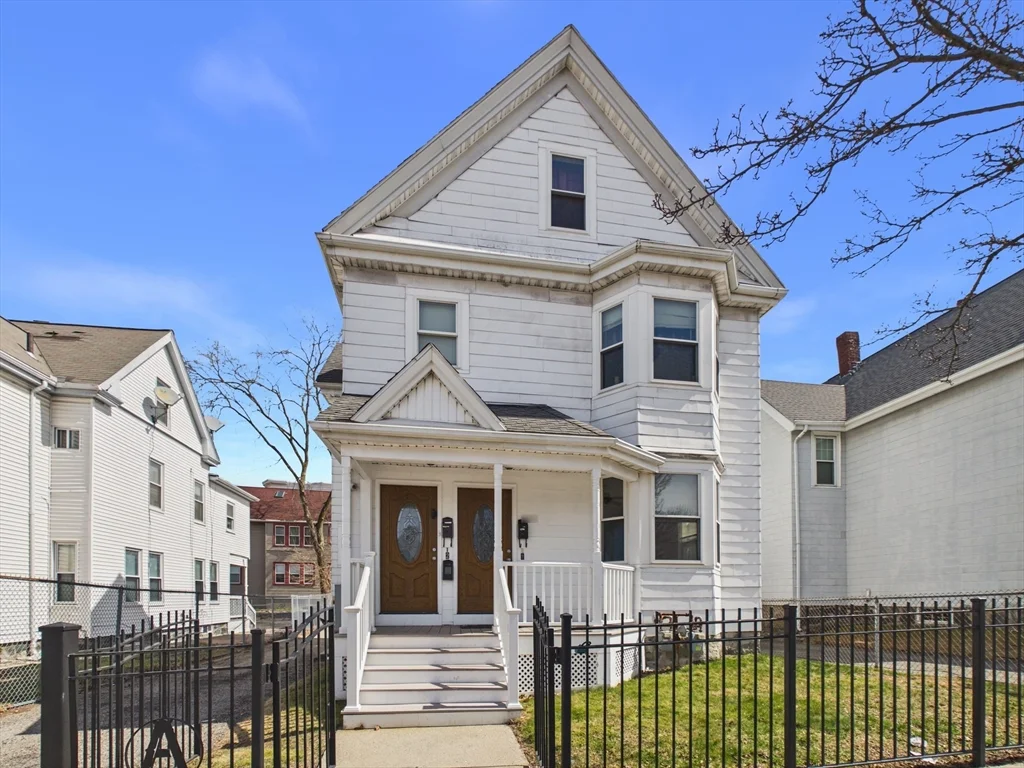 1 bed, 1 bath apartment for rent at 1040 Hyde Park Ave Unit 1, Hyde Park — photo 1 of 8