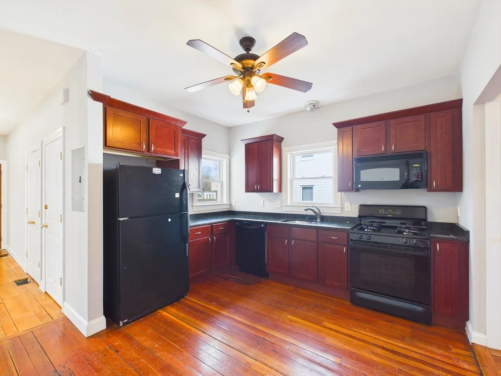 1 bed, 1 bath apartment for rent at 1040 Hyde Park Ave Unit 1, Hyde Park — photo 5 of 8