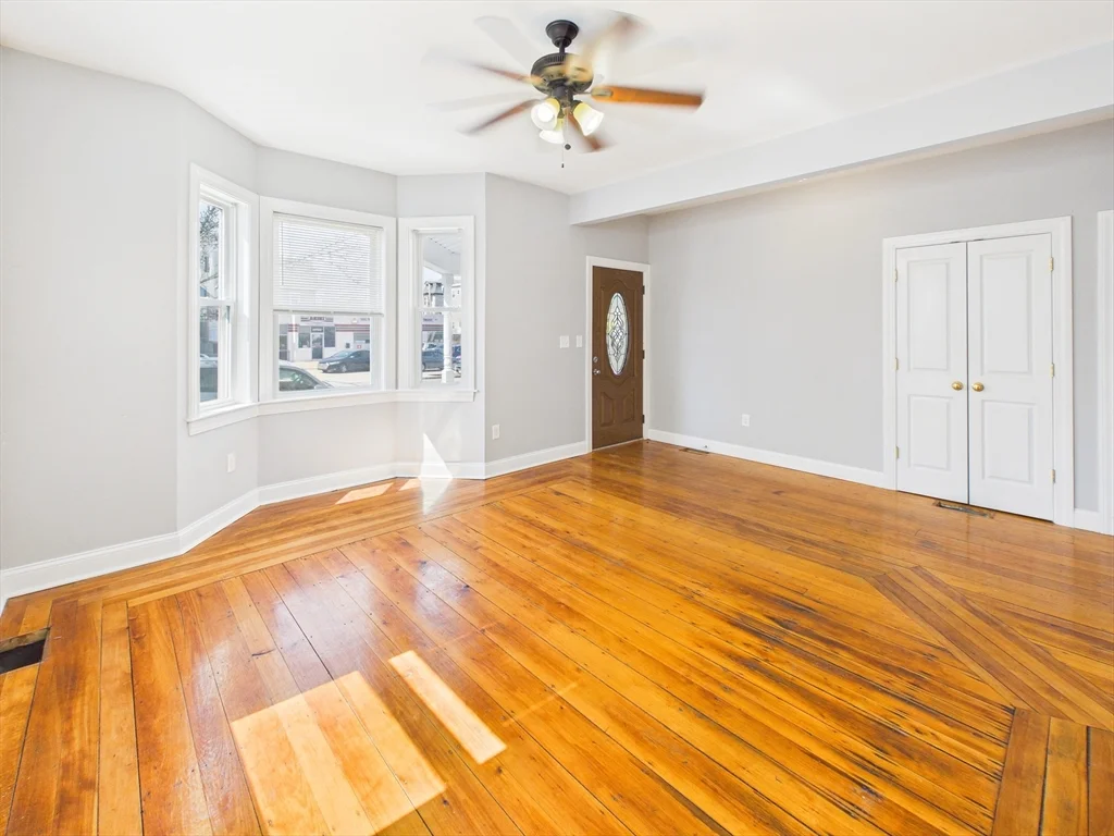 1 bed, 1 bath apartment for rent at 1040 Hyde Park Ave Unit 1, Hyde Park — photo 3 of 8