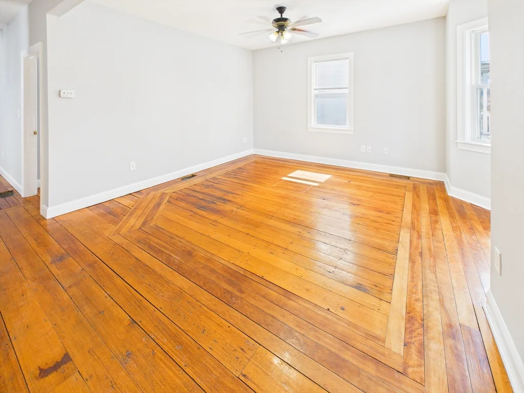 1 bed, 1 bath apartment for rent at 1040 Hyde Park Ave Unit 1, Hyde Park — photo 2 of 8