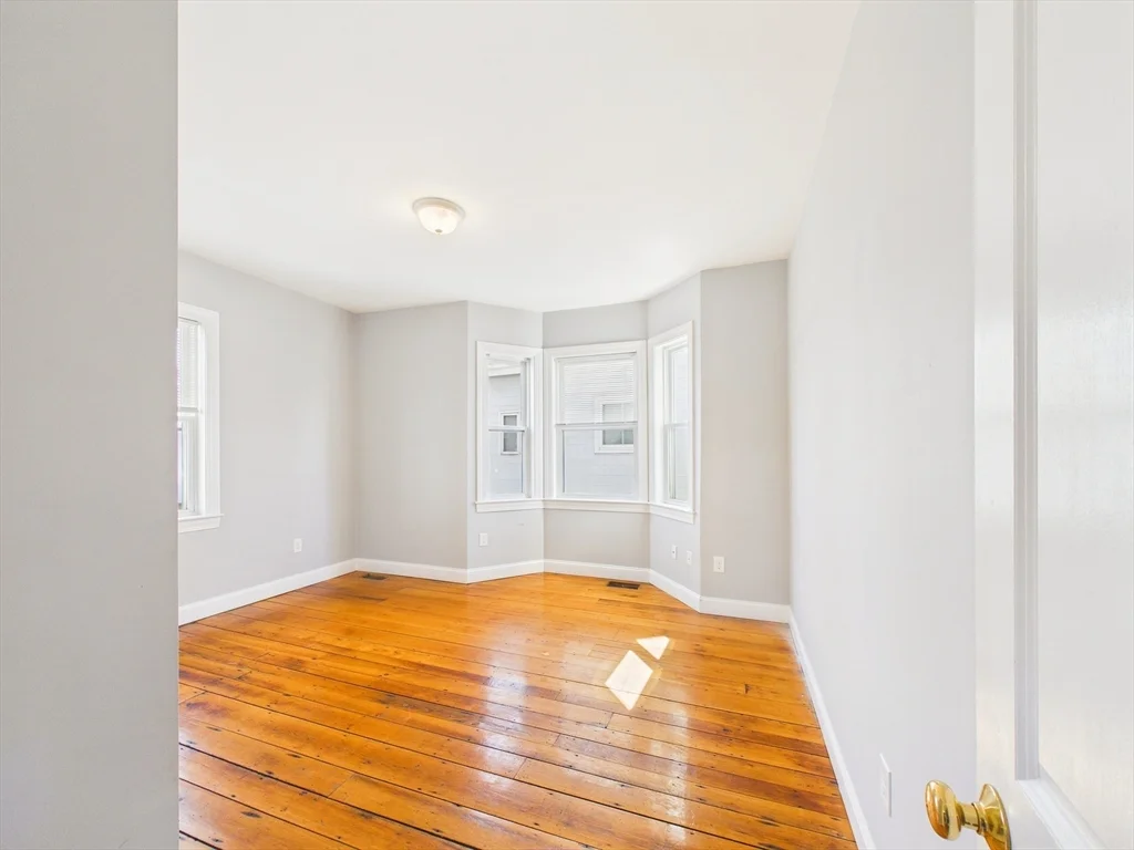 1 bed, 1 bath apartment for rent at 1040 Hyde Park Ave Unit 1, Hyde Park — photo 7 of 8